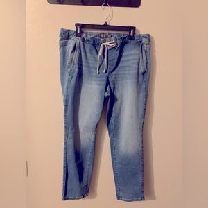 Torrid Pull On Drawstring Light Blue Wash Size 1R or Size 14/16 Women Jeans